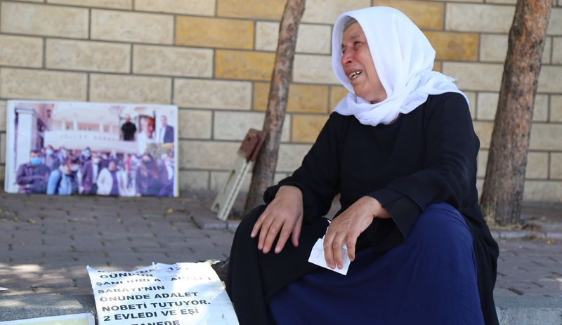 Urfa Adliyesi önündeki 'adalet' ağıtı duyulmuyor: 3 insanımız katledildi, 3 yıldır tek tutuklu yok! - Resim : 1