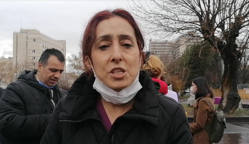 Sağlık çalışanları yağmur altında grevde: Bıçak kemikte - Resim : 4