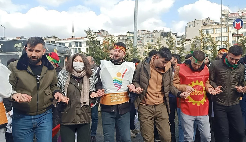 İstanbul'da Newroz ateşini Barış Anneleri yaktı: Savaşı ve işgalleri reddediyoruz - Resim : 1