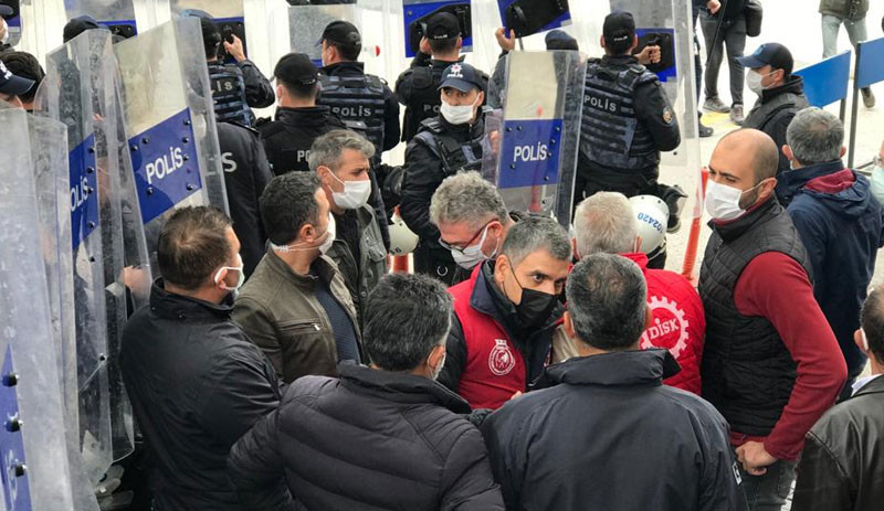 'Kıdem tazminatıma dokunma' diyen DİSK'e Meclis önünde polis engeli - Resim : 1
