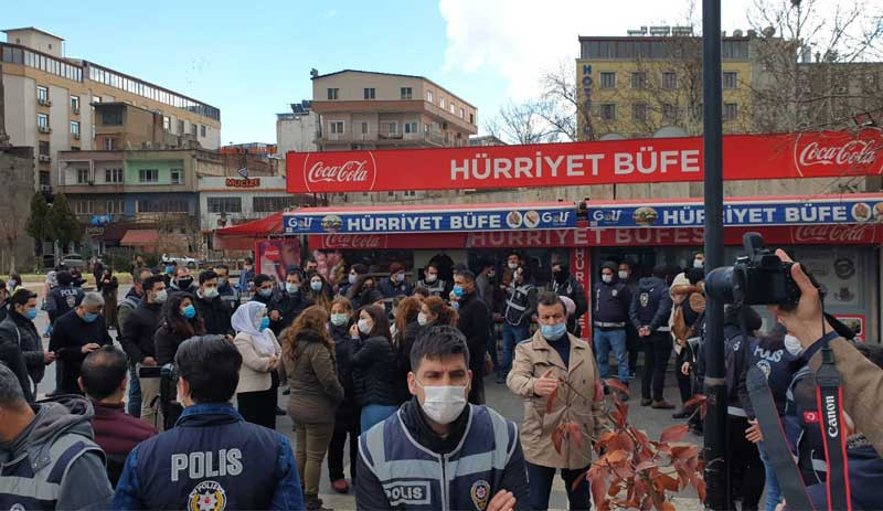 Diyarbakır’da kadınların 'İnsan Zinciri' eylemine polis engeli - Resim : 1
