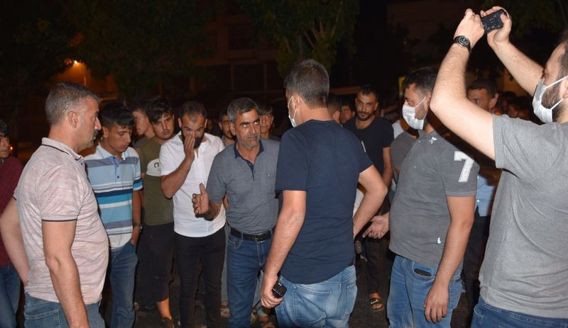 Günlerdir susuz kaldıkları için eylem yapan yurttaşlara polis müdahalesi - Resim : 1