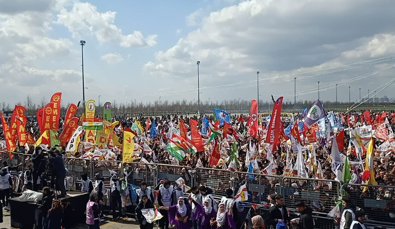 İstanbul'da Newroz ateşini Barış Anneleri yaktı: Savaşı ve işgalleri reddediyoruz - Resim : 2