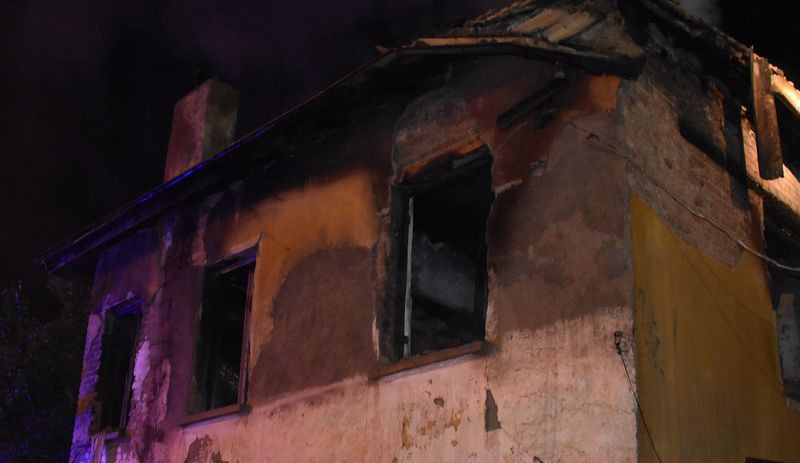 Elektrikli ısıtıcıyla ısınan ailenin evinde yangın çıktı: 3 çocuk hayatını kaybetti - Resim : 1