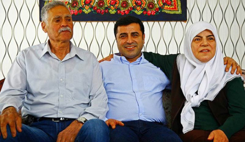 Demirtaş'ın annesi ve babası trafik kazası geçirdi - Resim : 1
