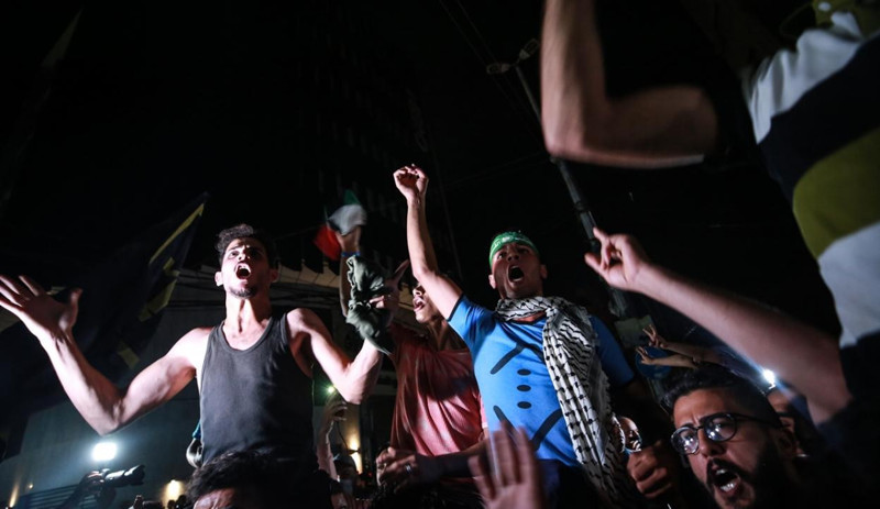 Gazze'de İsrail ile varılan ateşkes anlaşması yürürlüğe girdi, halk sokağa çıkarak gösteri düzenledi - Resim : 1