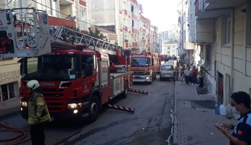 İstanbul Esenyurt'ta yangın: Bir kadın ve çocuk yaşamını yitirdi - Resim : 2
