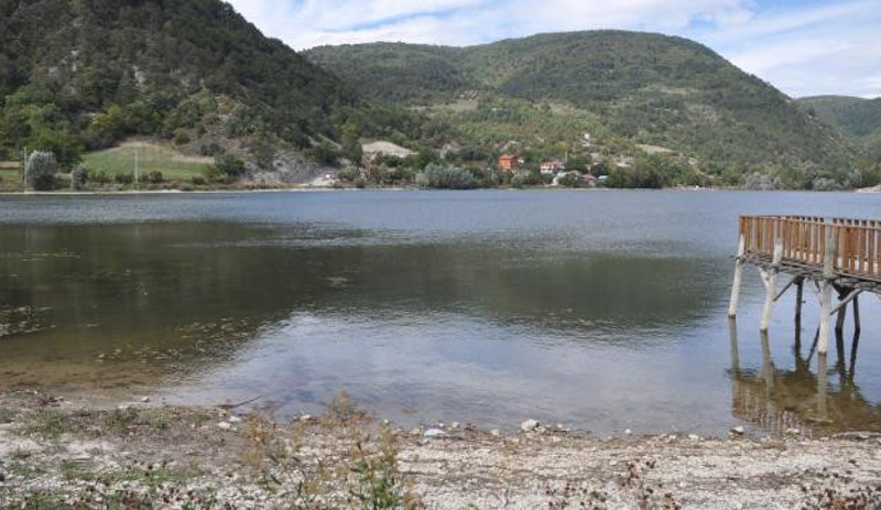 Balık ölümlerine inceleme: 'Balıkçılar avlandığı yeri çöplüğe çeviriyor' - Resim : 1