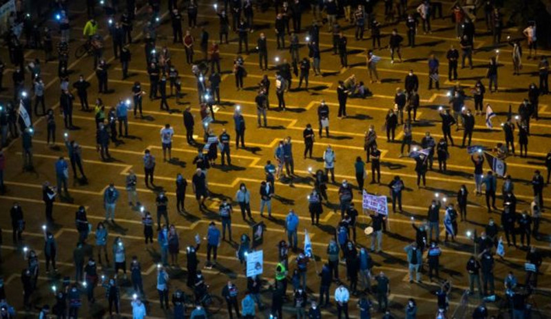 İsrail muhalefeti sosyal mesafeyi koruyarak Netanyahu'yu protesto etti - Resim : 1