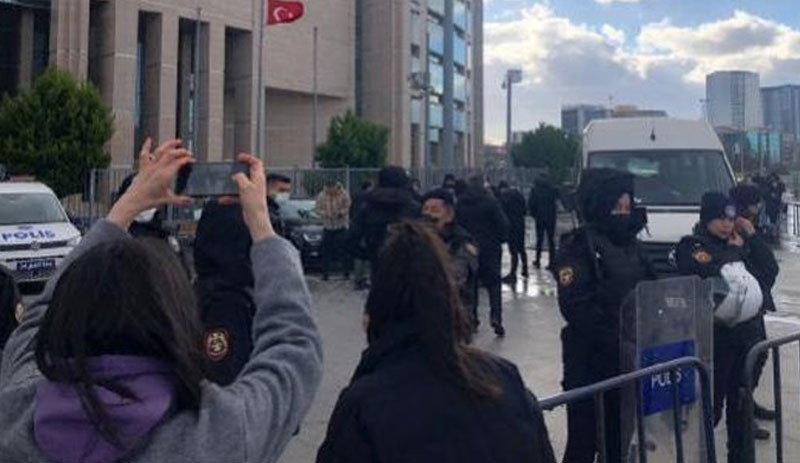 'Çağlayan Adliyesi' önünde polise saldırdığı iddia edilen kişi bacağından vuruldu - Resim : 1