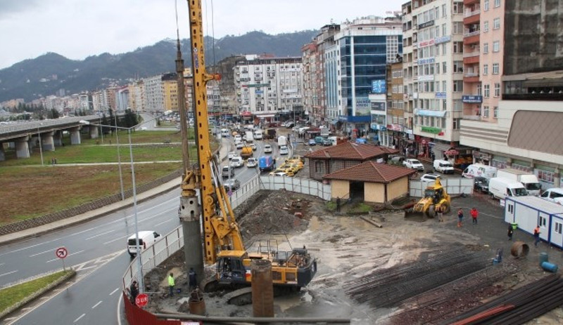 Rize Valisi: Kentteki binalar birbirine yaslanarak ayakta duruyor - Resim : 2