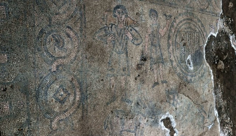 Defineciler 1600 yıllık mozaikleri tahrip etti - Resim : 3