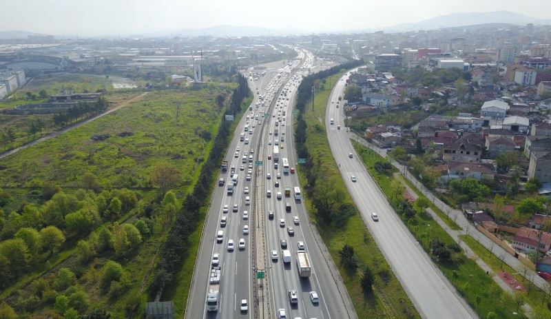 Tam kapanma öncesi otogarlara akın edildi, trafik yoğunlaştı - Resim : 1