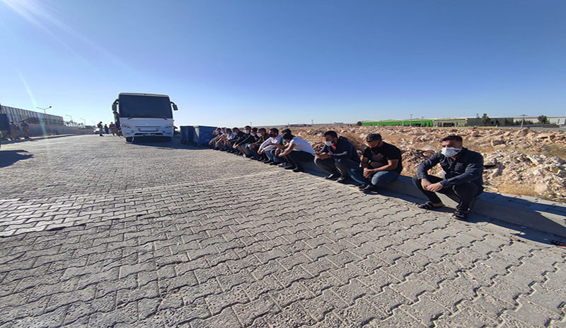 Urfa’da işçi kıyımı: Fabrika önüne giden işçiler jandarma barikatı ile karşılaştı - Resim : 2