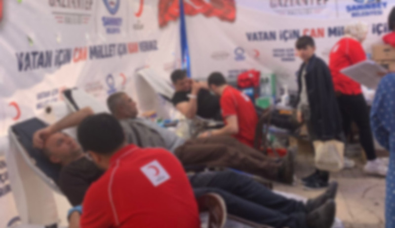 Ayakkabı hediyeli kan bağışında izdiham - Resim : 2