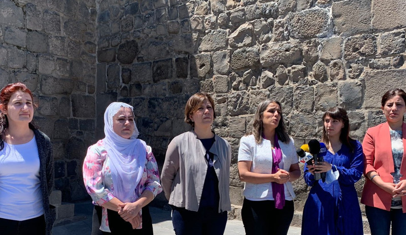 HDP’li kadın vekillerden İstanbul Sözleşmesi açıklaması: Biz bitti demeden bu iş bitmeyecek - Resim : 1