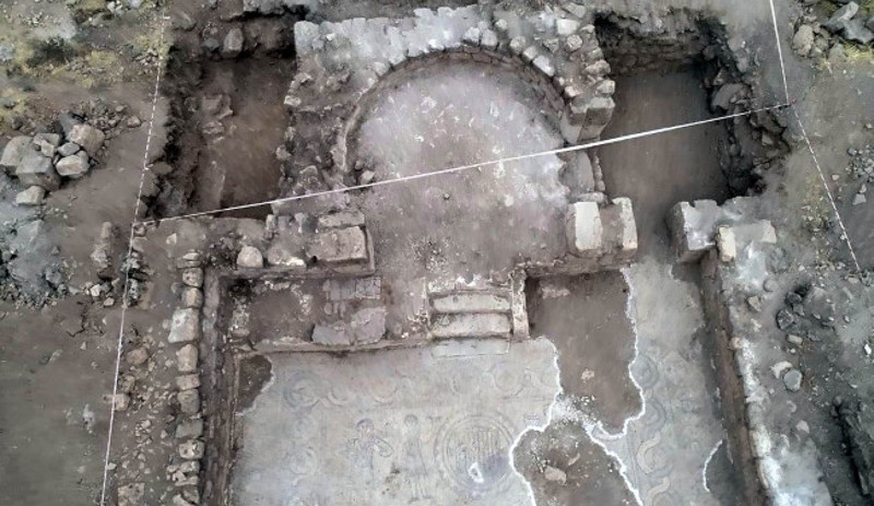 Defineciler 1600 yıllık mozaikleri tahrip etti - Resim : 1