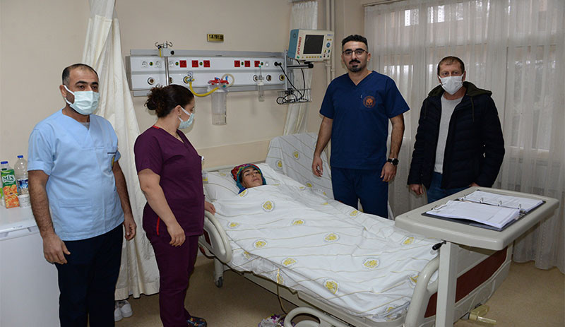 Karnından 5,5 kiloluk böbrek tümörü çıkarıldı - Resim : 1