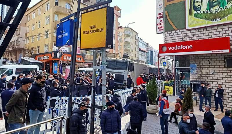 Gazi Katliamı'nın üzerinden 26 yıl geçti: Yaşamını yitirenler polis ablukası altında anıldı - Resim : 1