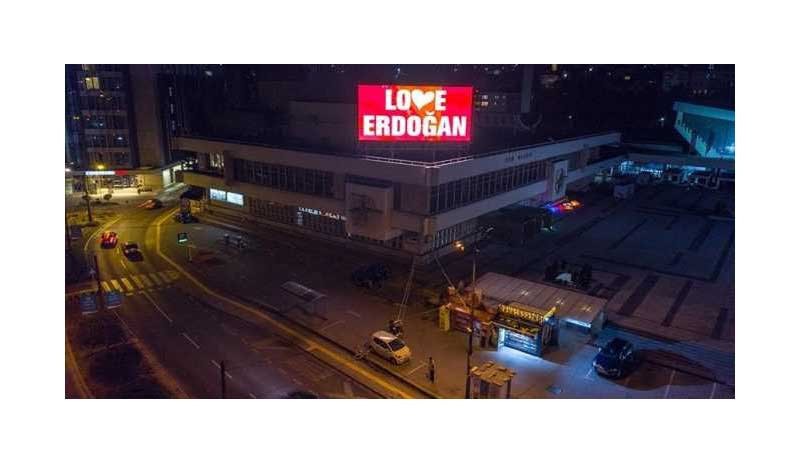 AKP'lilerden 'Love Erdoğan' kampanyası: TCDD panolarına da yansıtıldı - Resim : 2
