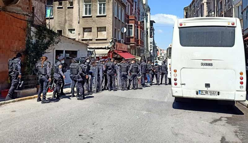 HDP'nin Kobane açıklamasında gözaltına alınan gazeteciler serbest bırakıldı - Resim : 1