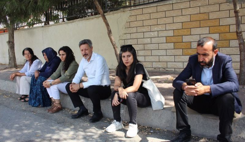 ÖHD ve Rosa Kadın Derneği’nden Şenyaşar ailesine ziyaret: Bu trajediye son verilmeli - Resim : 1