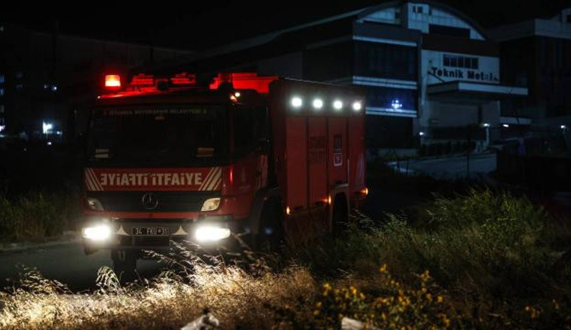 İstanbul'da kimyasal madde bulunan tank devrildi, çalışma başlatıldı - Resim : 1