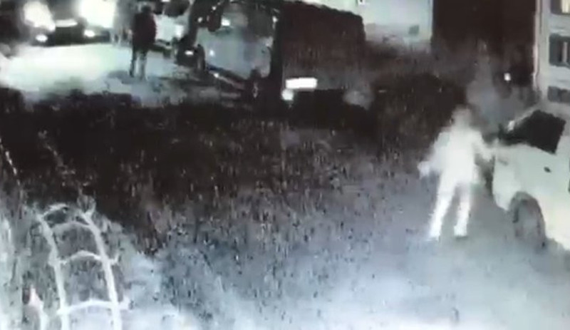 İstanbul'da boşanmak isteyen kadın eşi ve akrabaları tarafından kaçırılıp işkence edildi - Resim : 1