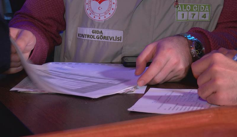 İstanbul'da yılbaşı öncesi alkol satan mekanlara baskın - Resim : 2