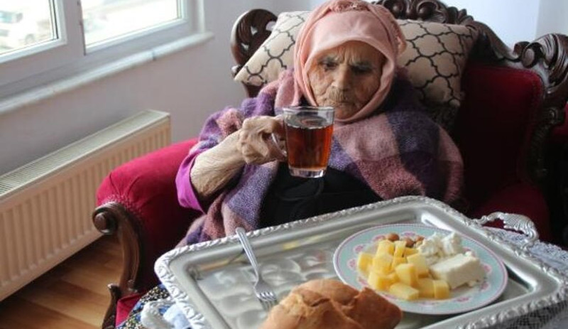 108 yaşında koronayı yenen yurttaştan halka çağrı: Herkes dikkat etsin, şu hastalıktan kurtulalım - Resim : 1