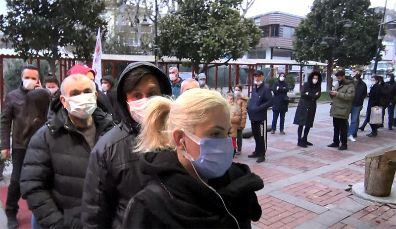 İstanbul'da nöbetçi eczane kuyruğu - Resim : 1