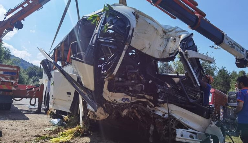 Bursa'da 5 kişinin öldüğü kazaya fren sistemindeki arıza yol açmış - Resim : 1