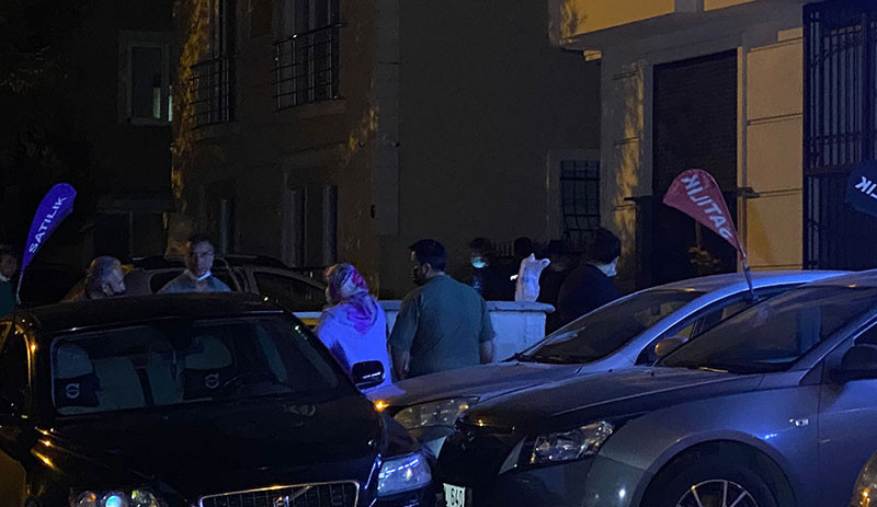Anne ve kızı evlerinde bıçaklanarak öldürülmüş halde bulundu - Resim : 1