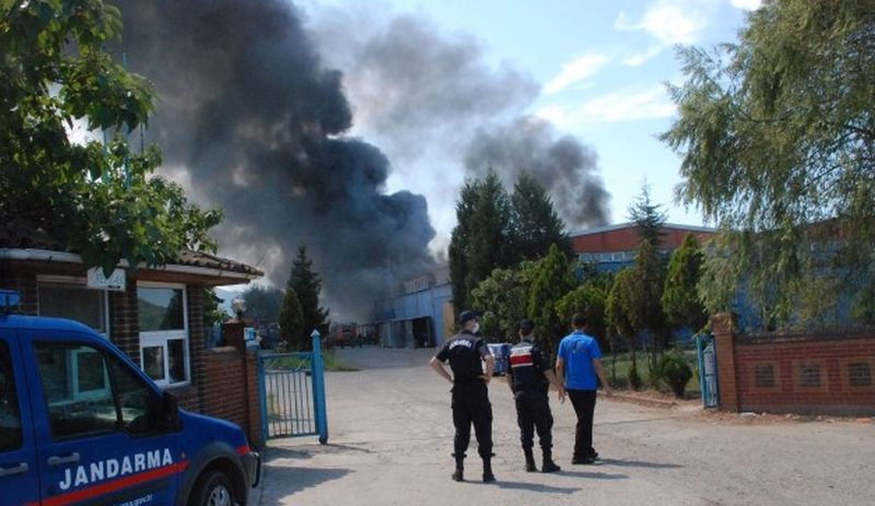 Bartın’da ayakkabı fabrikasında yangın sonrası patlama - Resim : 1