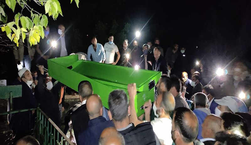 Dava için keşfe giden araç kaza yaptı: Astsubay ve avukatın da olduğu 4 ölü, 1 asker de yaralı - Resim : 1