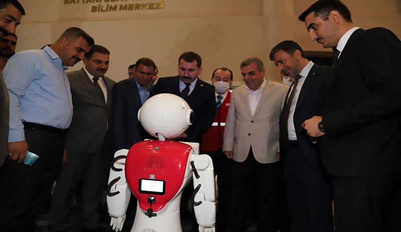 AKP'li Belediye Başkanı robota sordu: En çok kimi seviyorsun? - Resim : 1