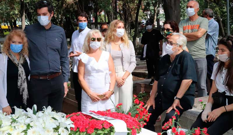 Tarık Akan ölümünün dördüncü yılında mezarı başında anıldı - Resim : 1