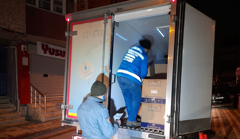 İstanbul'da sağlık çalışanları aşılanmaya başlandı - Resim : 1