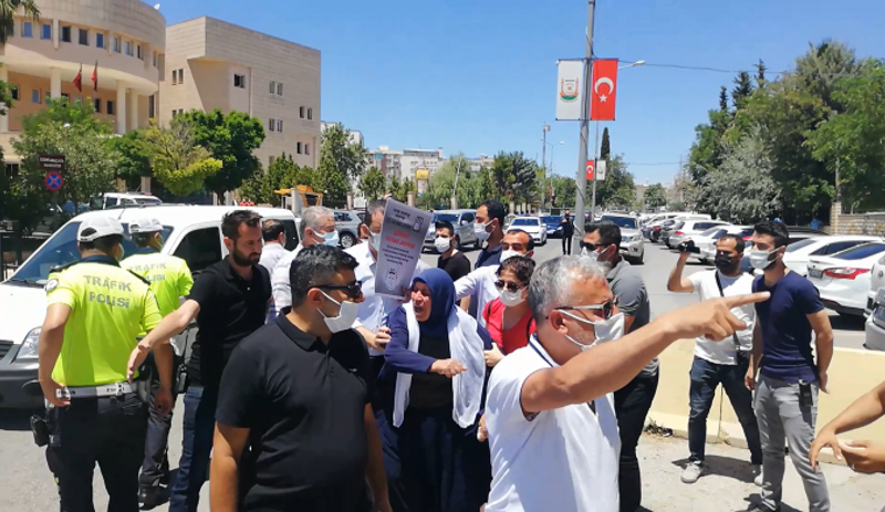 Barış Anneleri Şenyaşar ailesinin nöbetine katıldı, polis ablukaya aldı: Basın özgürlüğü bir yere kadar - Resim : 2