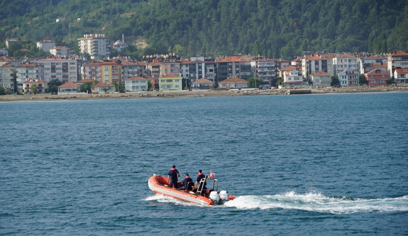 Sel felaketinde kayıp 16 kişiyi arama çalışmaları sürüyor - Resim : 1