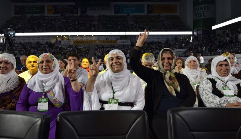 Ankara'da binlerce yurttaşın katıldığı HDP kongresinde Buldan ve Sancar yeniden eş başkan seçildi - Resim : 10