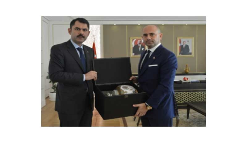 'Devletin tankıyla otelimize girdi' denilen Ekşioğlu, AKP'li bakanlarla birlikte - Resim : 2