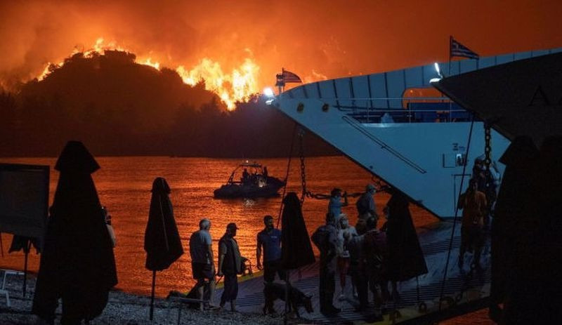 Yunanistan'da orman yangınları: 55'ten fazla noktada söndürme çalışması sürüyor - Resim : 1