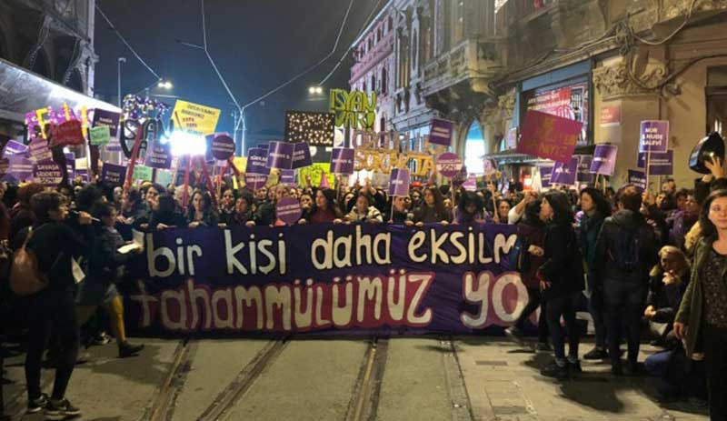 Şiddete karşı kadın yürüyüşüne gaz bombasıyla müdahale - Resim : 1