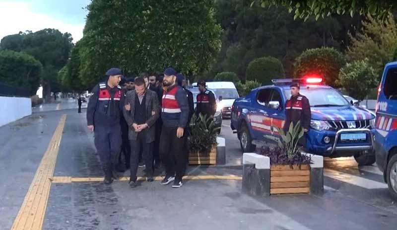 Ağır ceza mahkemesi hakimi, yargıladığı sanıkla içki masasında çıktı - Resim : 1