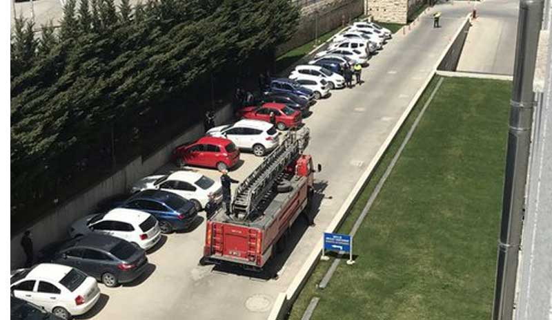 '128 milyar dolar nerede?' pankartı Meclis'e asıldı - Resim : 1