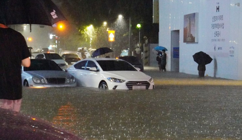 Güney Kore'de son 115 yılın en şiddetli yağışları: En az 9 ölü, 7 kişi kayıp - Resim : 2