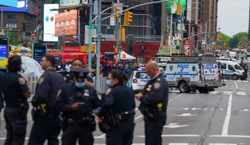 New York Times Meydanı'nda silahlı saldırı: 3 yaralı - Resim : 1