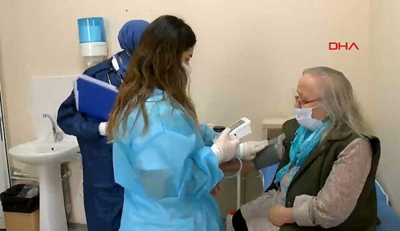 Aşılamada 2. adım başladı: Huzurevleri ve engelli bakım merkezlerindeki yurttaşlar aşılanıyor - Resim : 1