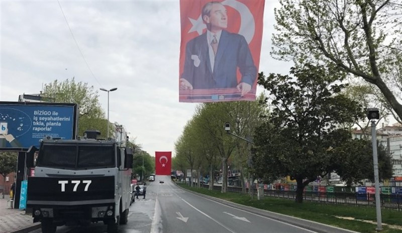 Sokağa çıkma yasağı olan İstanbul'da 1 Mayıs'ta 44 bin polis görevlendirdiler - Resim : 1